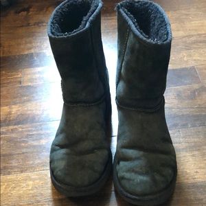 Black medium ugg boots. Used.